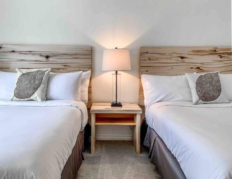 Big Mountain Views - Bright 2-Story Corner Unit Apartment Canmore Bagian luar foto